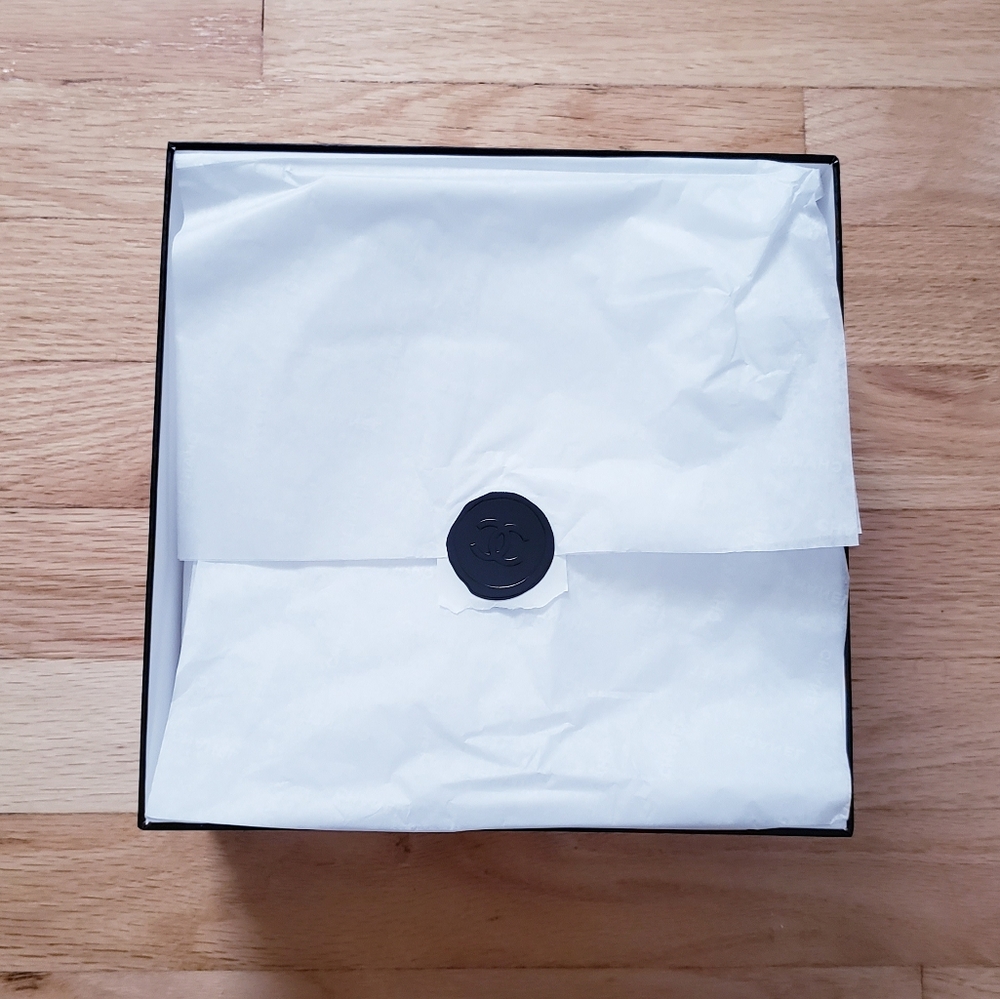 Chanel Gift Box - Picture 8 of 9